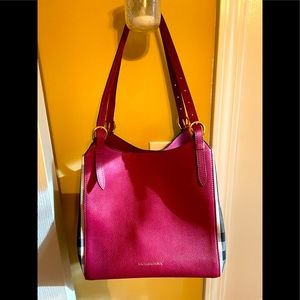 EUC - Burberry bucket bag